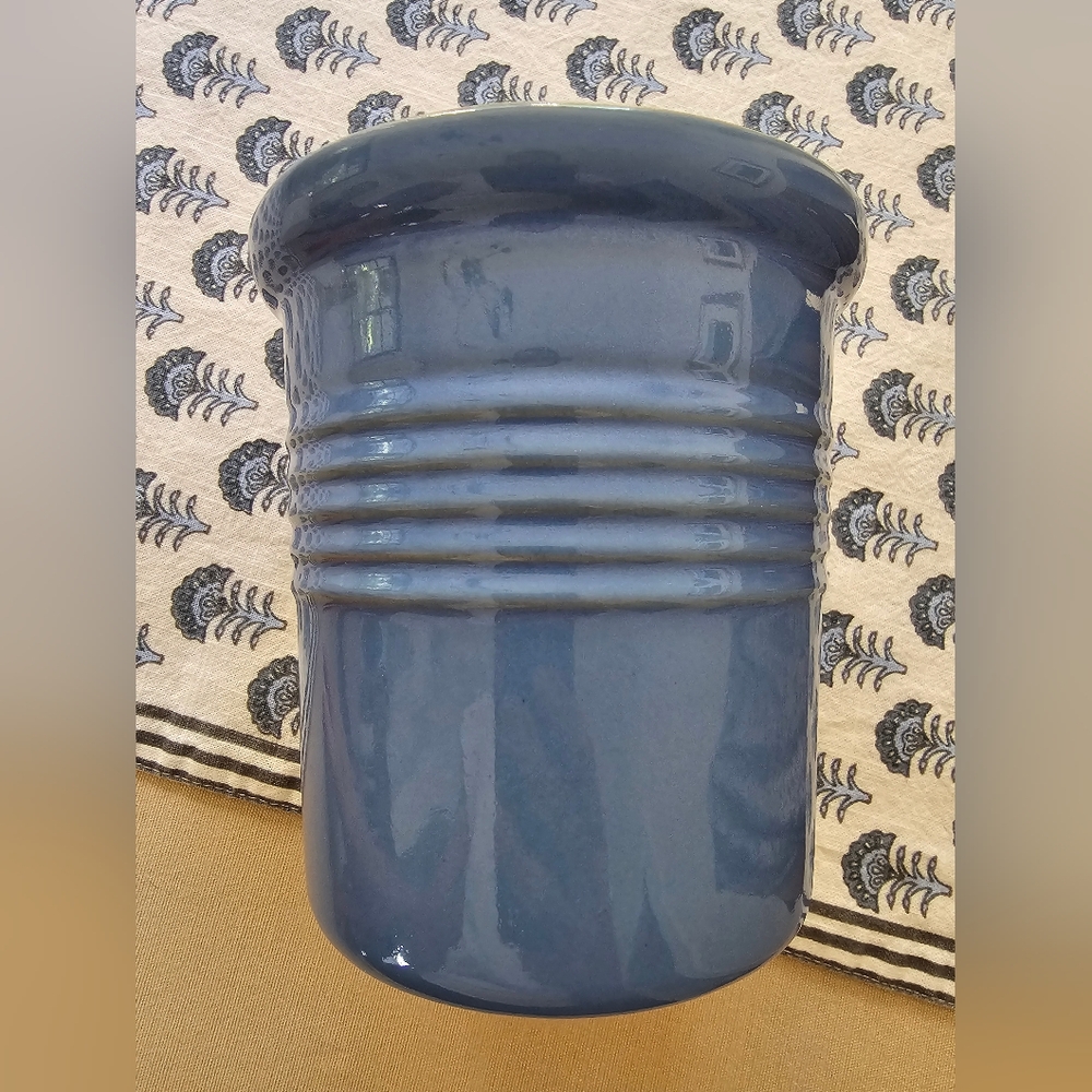 The Pampered Chef Blue Utensil Holder